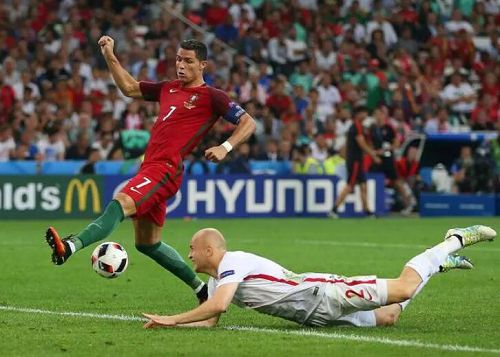 欧冠前瞻：拜仁主场火力全开迎战布鲁日，凯恩领衔三叉戟势不可挡  